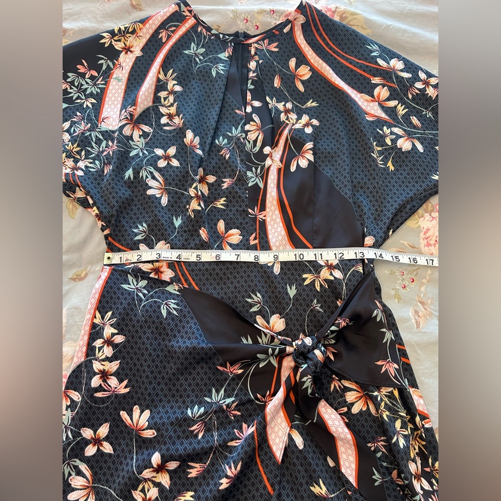 Maggy London Faux Wrap Dress Size 6 - Navy Flame Print Keyhole Detail - Picture 9 of 11